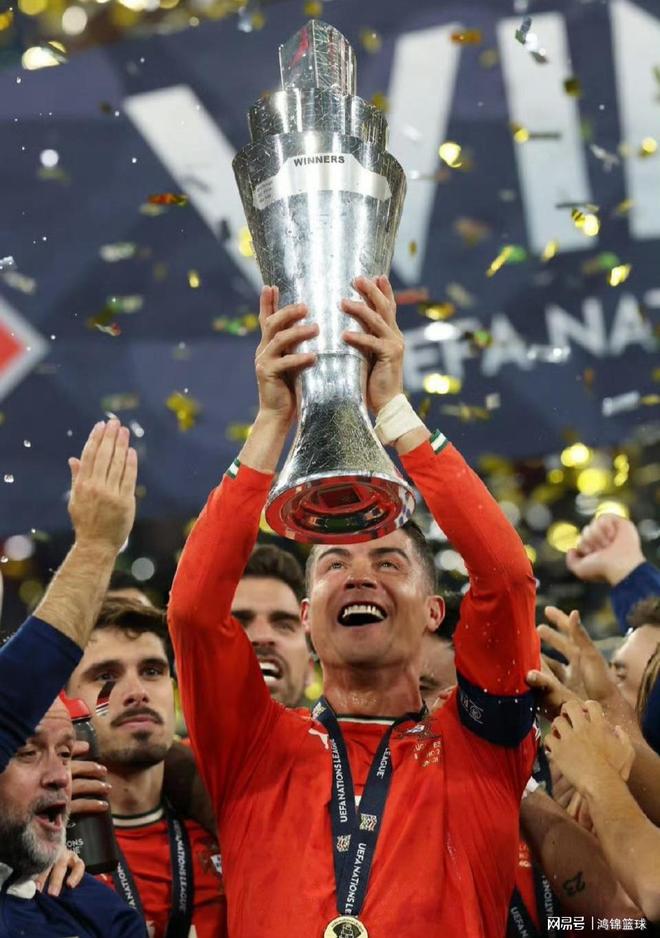 包含集结日葡萄牙体育备战全明星赛，回应争议细节曝光，球迷炸锅，身体对抗强度拉满的词条