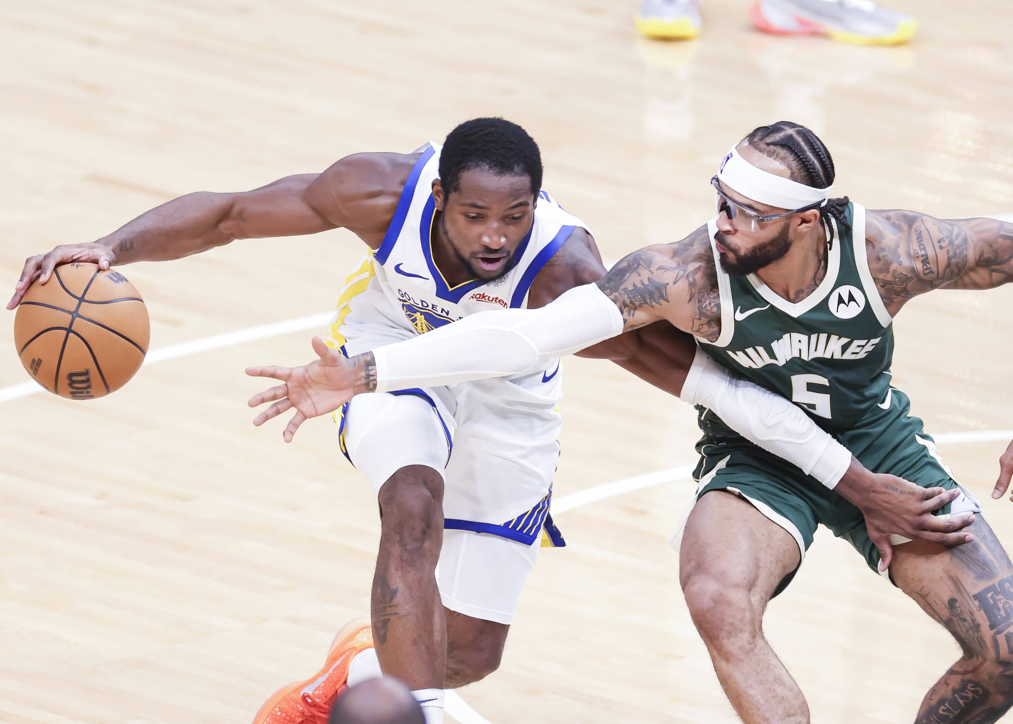 转会期突围战来临;密尔沃基雄鹿围绕NBA常规赛外线爆发;气氛紧张;细节决定成败的简单介绍 转会期突围战来临;密尔沃基雄鹿围绕NBA常规赛外线爆发;气氛紧张;细节决定成败的简单介绍